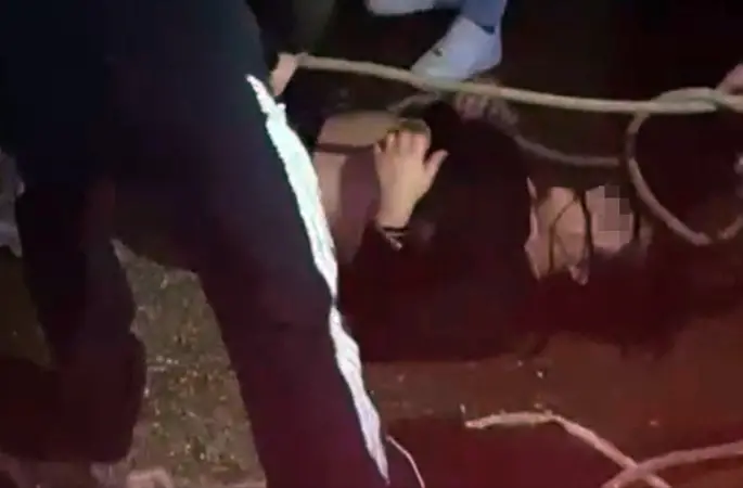 Marmaris’te denize atlayan kadını vatandaşlar kurtardı
