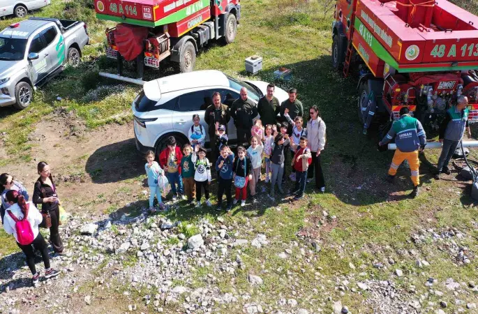 Marmaris’te öğrenciler fidanları toprakla buluşturdu
