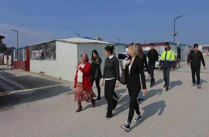 Mercedes-Benz Türk, deprem bölgesine destek çalışmalarını sürdürüyor