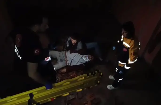 Merdivenlerden yuvarlanan işçi yaralandı
