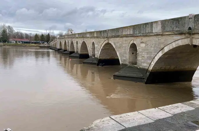Meriç ve Tunca nehirlerinde su seviyesi yükseldi
