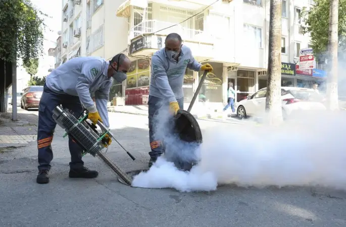 Mersin Büyükşehir Belediyesi kent genelinde haşereyle mücadeleyi sürdürüyor
