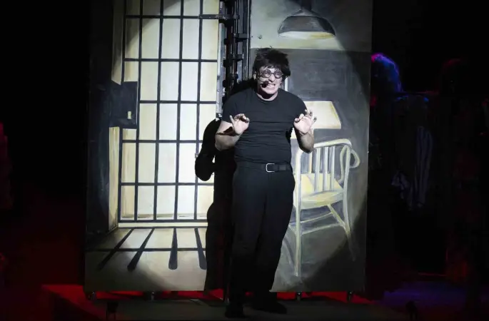 Mersin’de tiyatro şöleni ‘Eyvah Nadir’ ile sona erdi
