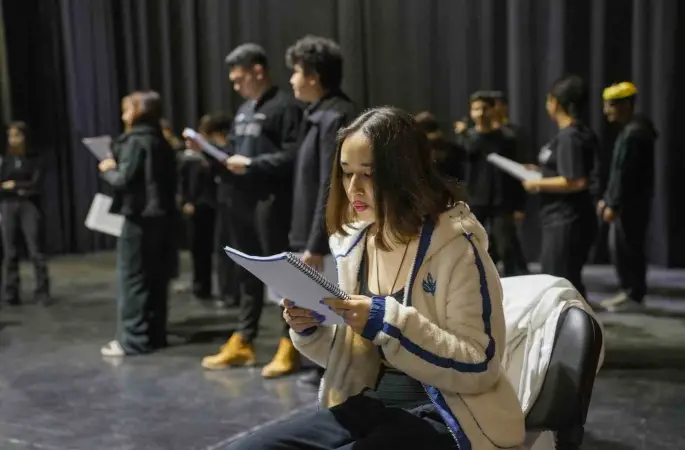 Mersin’de tiyatroya ilgi artıyor, kurslar yoğun katılımla sürüyor
