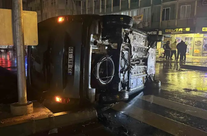 Mersin’de trafik kazası : 2 yaralı
