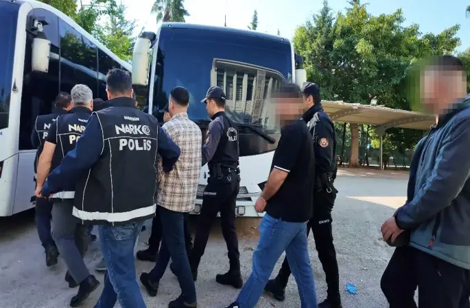 Mersin’de zehir tacirlerine darbe: 13 gözaltı
