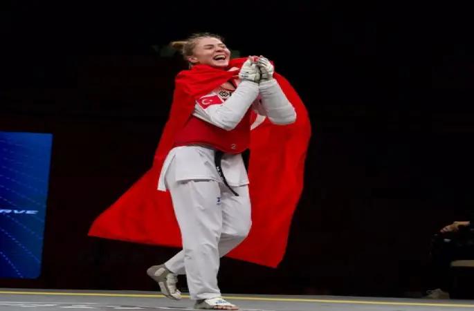 Merve, Çin'den altın ile döndü