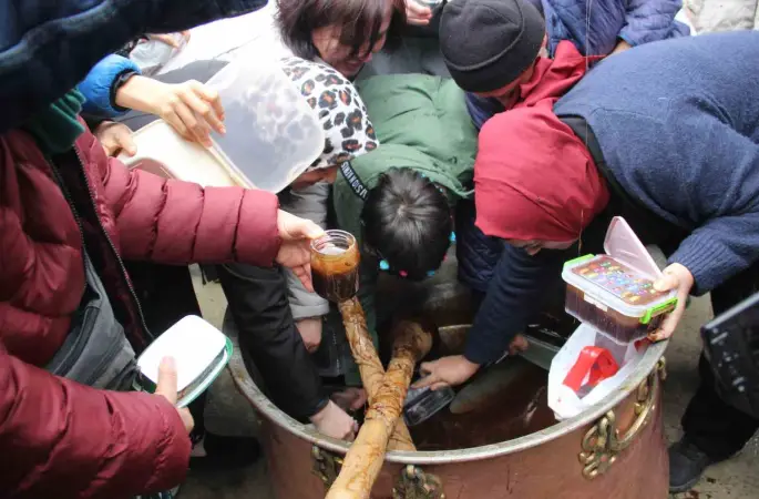 Mesir Macunundan alabilmek için kazanın içine girdiler
