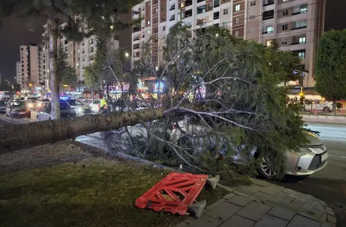 Meteoroloji’den ’kuvvetli rüzgar’ ve ’fırtına’ uyarısı
