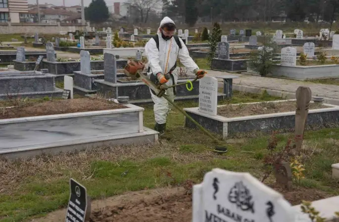 Mezarlıkların bakımları tamamlandı
