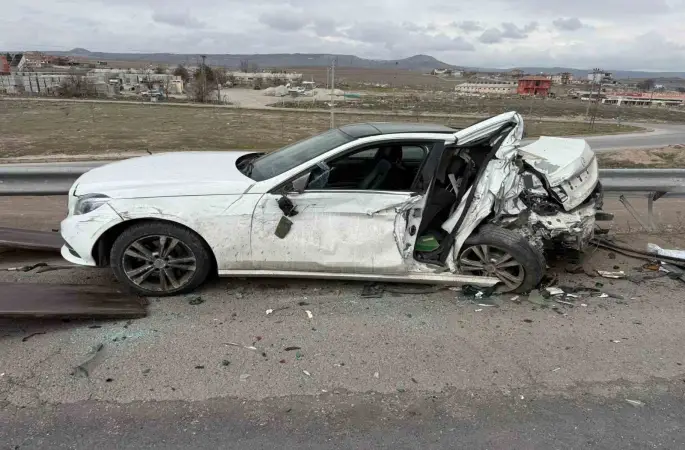 MHP eski milletvekilinin oğlunun yaralandığı kaza kamerada
