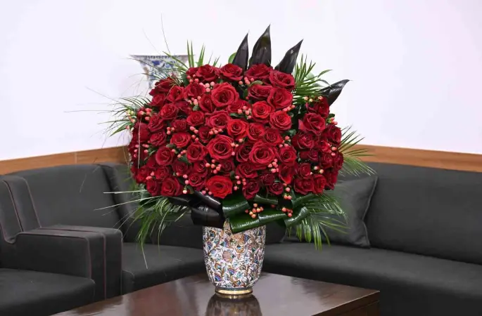 MHP lideri Bahçeli, Cumhurbaşkanı Erdoğan’a 72 gül ve özel tasarım tablo gönderdi
