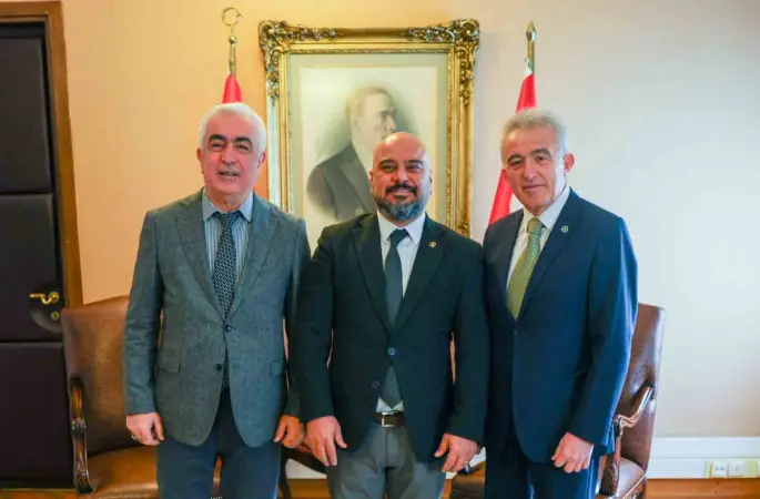 MHP Lideri Bahçeli, TFMD heyetinin fotoğrafını bizzat çekti
