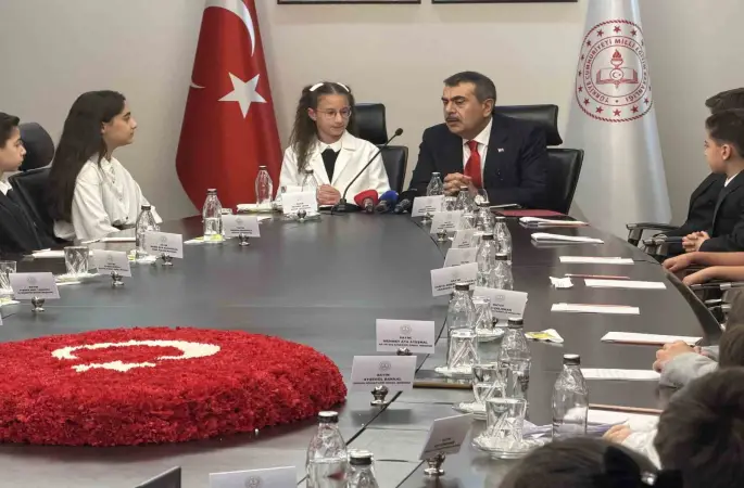 Milli Eğitim Bakanlığı’nda 23 Nisan’da anlamlı devir teslim
