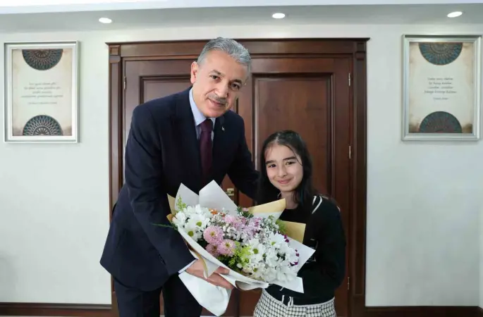 Minik Ela Naz, valilik koltuğuna oturdu
