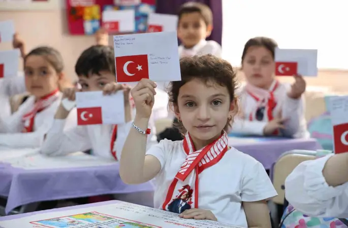 Minik eller yiğit yürekler için mektup yazdı, yigitlerin cevabı gecikmedi
