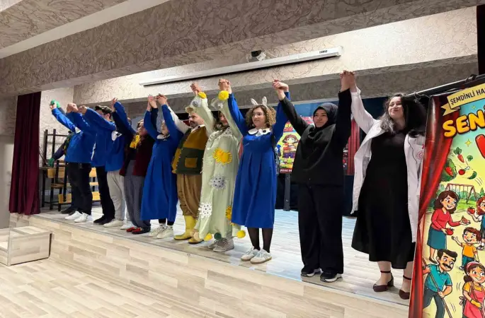 Minik kalplere tiyatro dokunuşu: "Seni Yaramaz Virüs" oyunu büyük ilgi gördü
