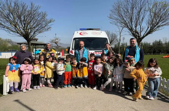 Minik öğrencilere diş eğitimi ve 112 tanıtımı yapıldı
