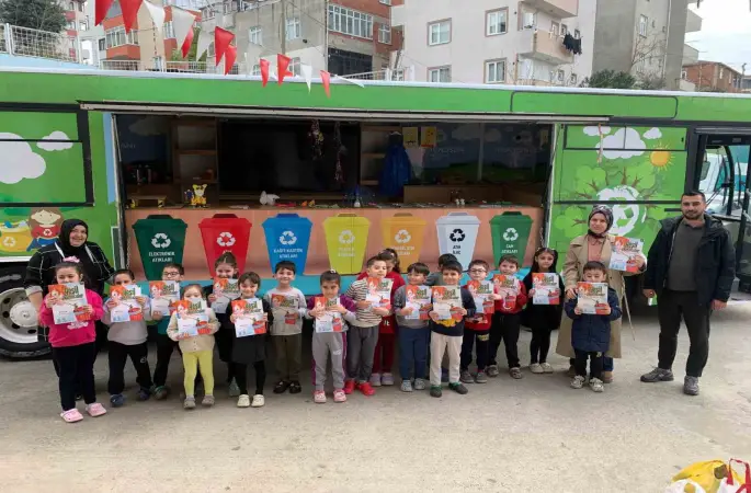 Minik öğrencilere gezici araçla sıfır atık dersi
