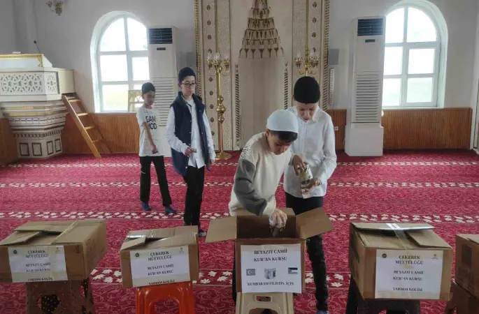 Minik yüreklerden büyük vefa: Kur’an kursu öğrencileri Ramazan sevinicini paylaştı
