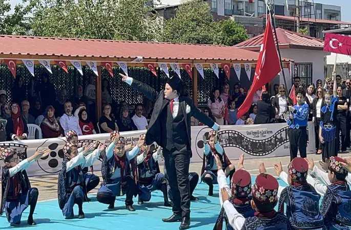 Miniklerden büyük mesaj: "Savaşlar Dursun, Dünya Çocuklara Kalsın"
