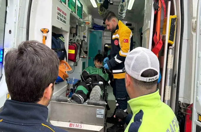 Motosikletle otomobil çarpıştı: 1 yaralı
