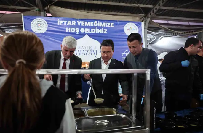 Muğla Büyükşehir iftar sofralarını ilçelerde kurmayı sürdürüyor
