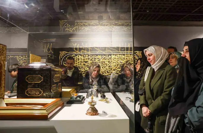 Mukaddes Emanetler Sergisi’ne yoğun ilgi
