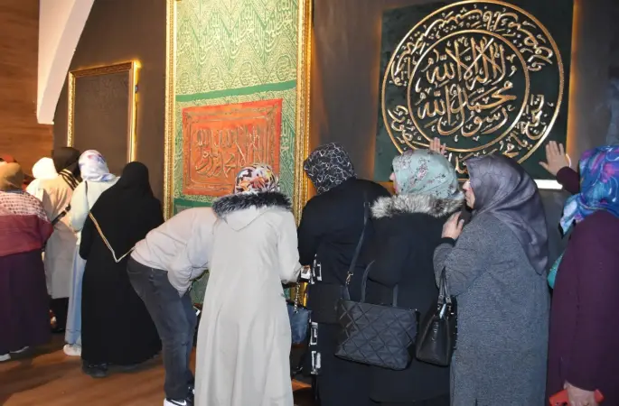 Mukaddes Emanetler Sergisi’ne yoğun ilgi
