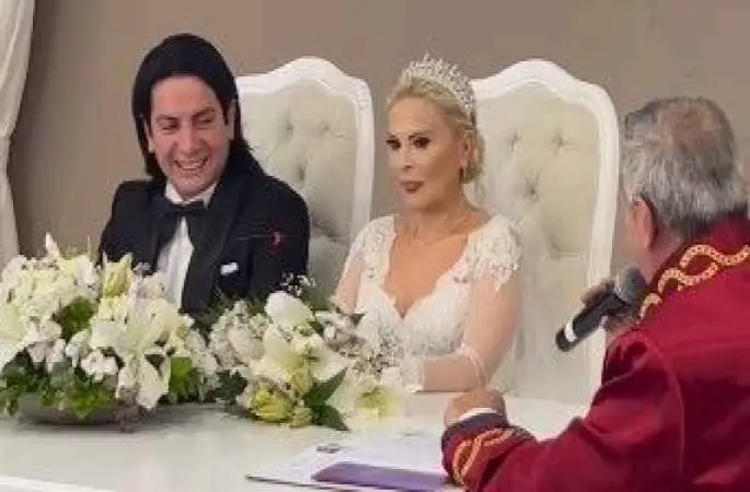 Şarkıcı Murat Başaran'ın evlendiği Ayten Öztürk kimdir mesleği nedir?