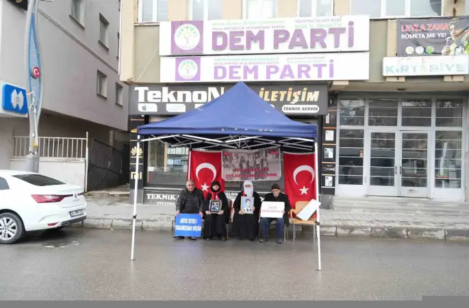 Muş’ta evlat nöbeti devam ediyor
