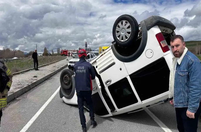 Muş’ta hafif ticari araç takla attı: 1 yaralı
