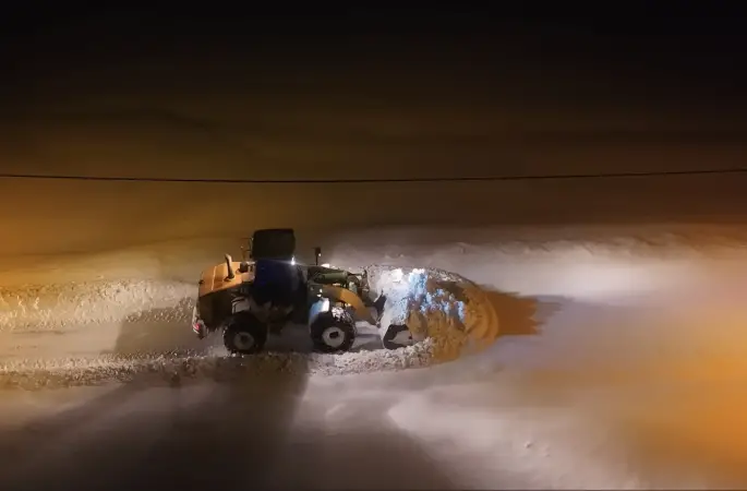 Muş’ta köy yollarında gece mesaisi: Ekipler 7/24 sahada
