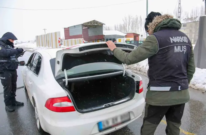 Muş’ta narkotik denetimlerinde uyuşturucu madde ele geçirildi
