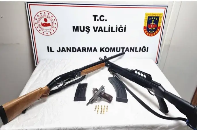 Muş’ta ruhsatsız silah operasyonu: 3 şüpheli gözaltına alındı
