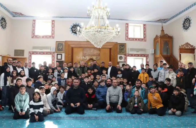 Namazını düzenli kılan öğrenciler ödüllendirildi
