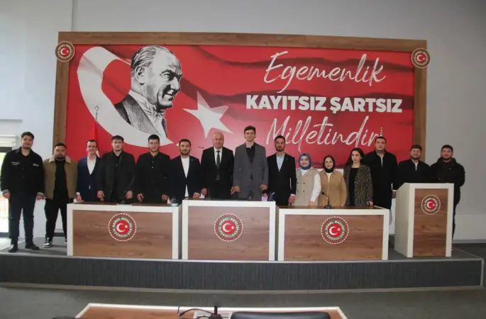 Necdet Karaveli, AK Parti İl Gençlik Kolları yönetimini ağırladı
