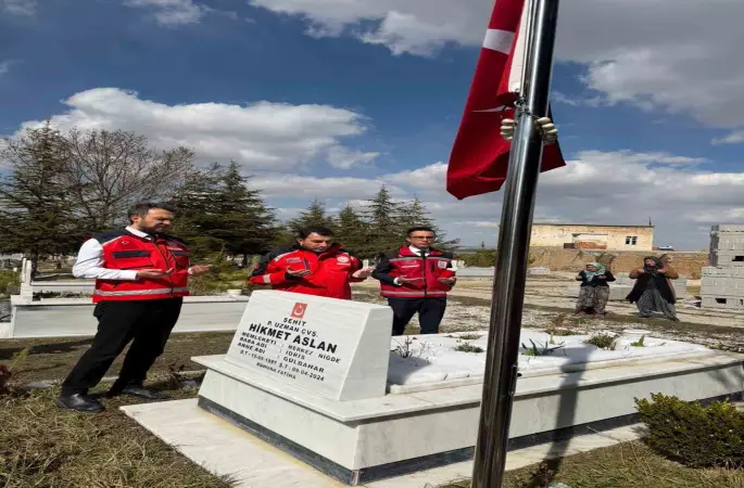 Niğde’de şehit kabirlerine anlamlı ziyaret
