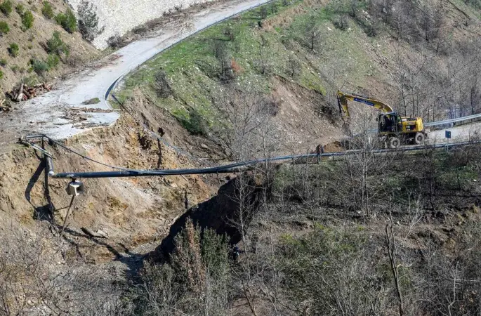 Ödemiş’te çöken yolda çalışmalar başladı
