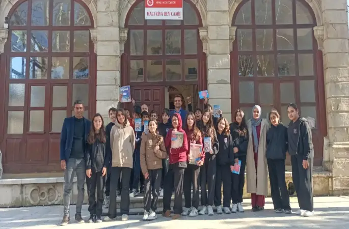 Öğrenciler tarihi camilerde buluşmaya devam ediyor
