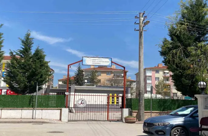 Okul çevresindeki ‘şüpheli’ ekipleri harekete geçirdi
