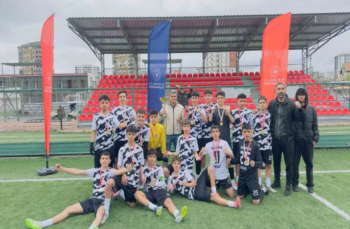 Okullar futbolda Türkan Altun Anadolu Lisesi şampiyon oldu
