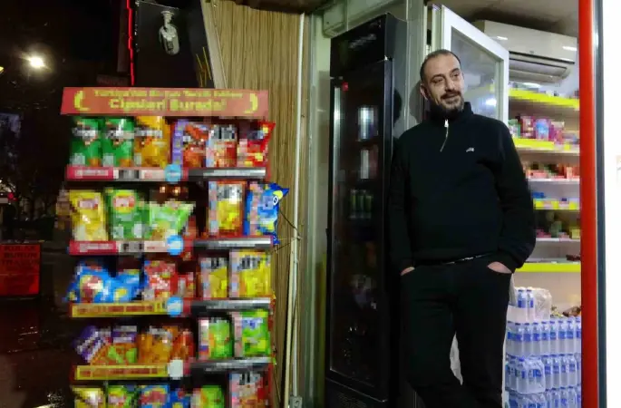 Ölümle burun buruna gelen esnaf saniyelerle kurtuldu
