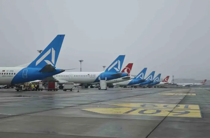 Olumsuz hava şartlarına rağmen İGA İstanbul Havalimanı’nda operasyonlar devam ediyor
