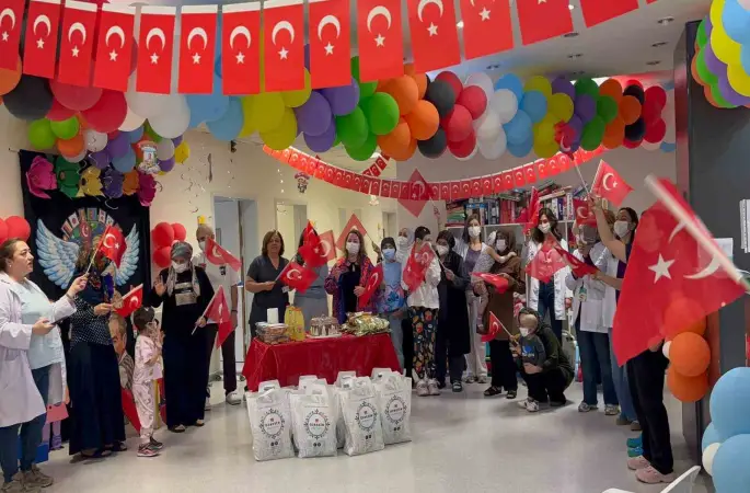 Onkoloji servisinde çocuklar ve aileleri gönüllerince eğlenip moral buldu
