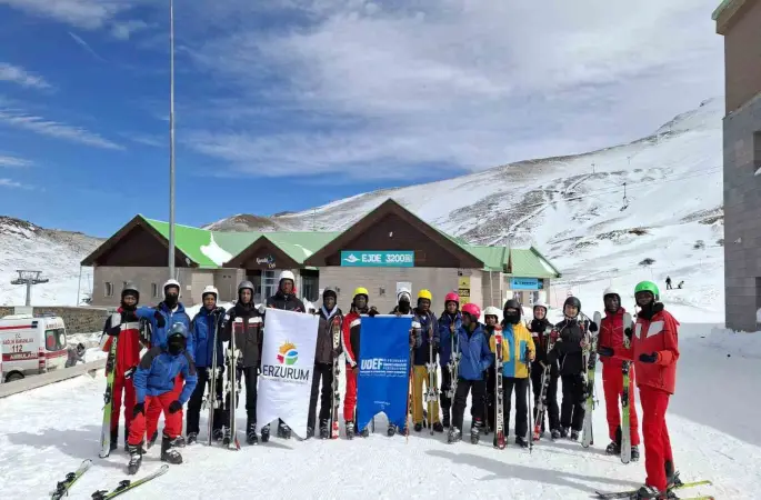 Onlarca ülkeden öğrenci kayakla tanıştı
