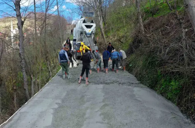 Ordu’da beton yol çalışmaları devam ediyor
