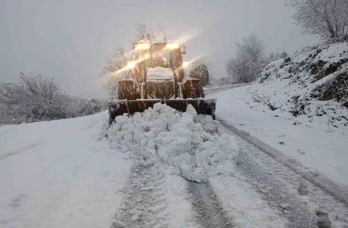 Ordu’da karla mücadele: Kardan kapanan 510 mahalle yolu ulaşıma açıldı
