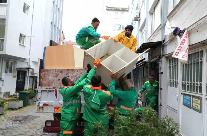 Osmangazi’de çöp eve müdahale
