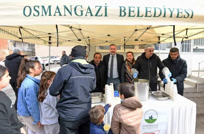 Osmangazi’de cuma bereketi vatandaşlarla paylaşıldı

